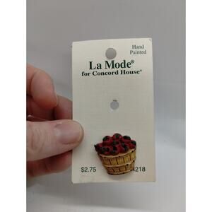 La Mode for Concord House #4218 Apple Basket Button and Flower Button